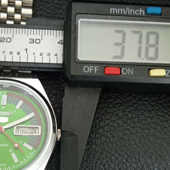 Vintage 1992 Seiko Automatic Mens Silver Watch W/daydate & Green accents - Picture 7 of 10